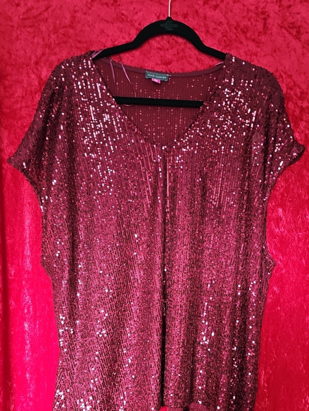 Vince Camuto Wine Sequin V-Neck Short Sleeve Tunic